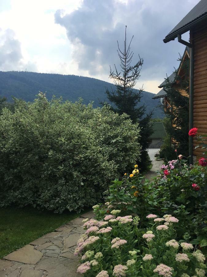 Guest House Zatishniy Dvir Yaremche Exterior foto